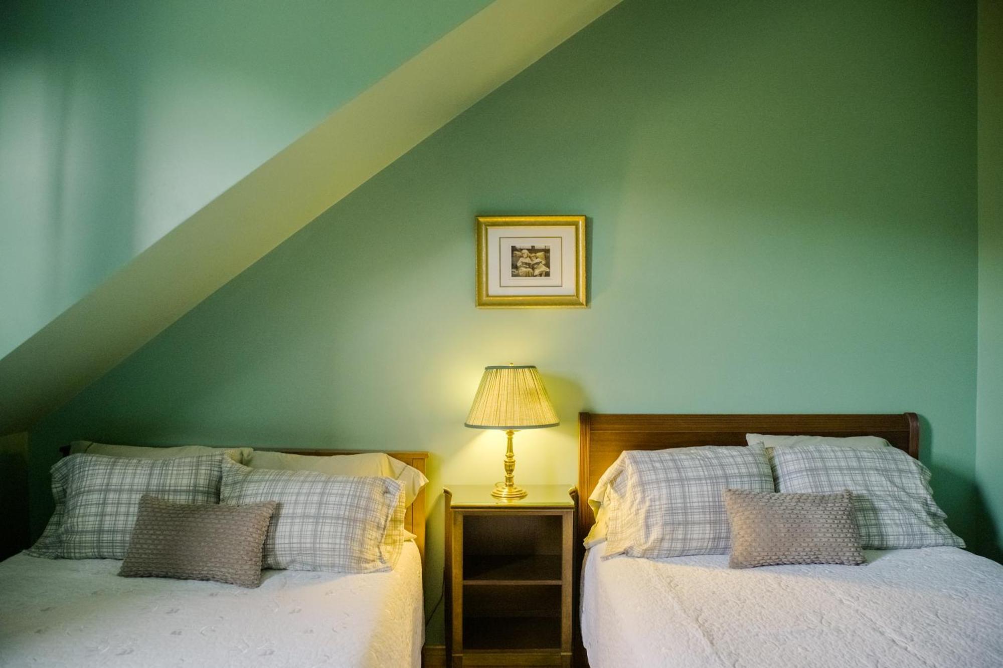 Chanterelle Inn & Cottages Baddeck Exterior photo